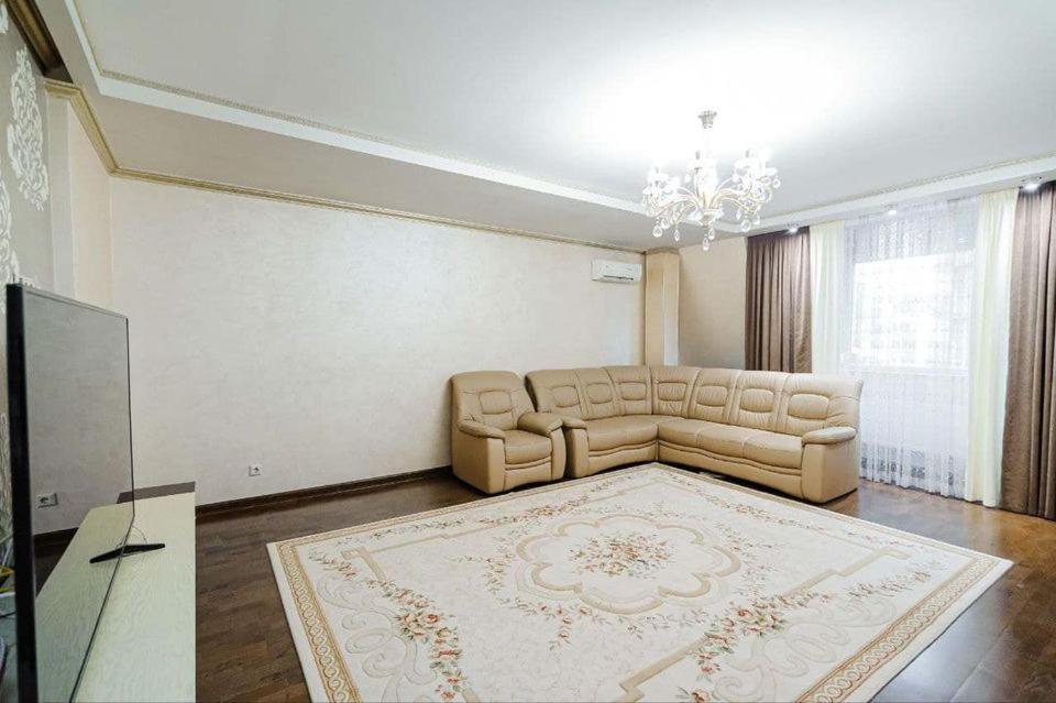 Cathedral Park And Pedestrian Zone Ultracentral Cozy Apartment In Chisinau Eksteriør bilde
